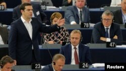 希腊总理齐普拉斯在斯特拉斯堡向欧洲议会讲话。(2015年7月8日)