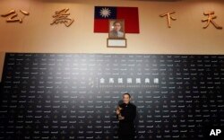 在台湾台北举行的第55届金马奖典礼上，中国导演张艺谋以《影》获最佳导演奖（2018年11月17日）。