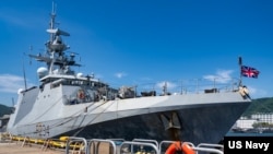 资料照片:英国海军皇家海军巡逻舰史佩号停靠在日本佐世保。(2025年6月5日,照片来自美国海军)