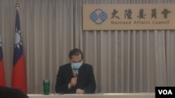 台湾陆委会主委陈明通2020年6月18日召开记者会公布香港人道援助关怀行动专案。(美国之音资料照:黄丽玲摄)