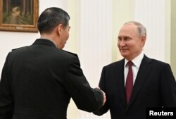 俄罗斯总统普京在莫斯科会见到访的中国防长李尚福。(2023年4月16日)