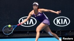 资料照:中国网球名将彭帅2020年1月在墨尔本参加澳大利亚网球公开赛。