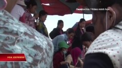 Người Việt tại Campuchia hoang mang vì sắp bị tước giấy tờ Người Việt tại Campuchia hoang mang vì sắp bị tước giấy tờ