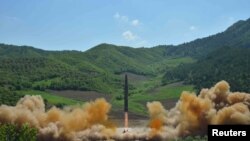 2017年7月4日,朝鲜宣布成功地试验一枚洲际弹道导弹。