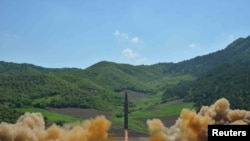 2017年7月4日,朝鲜宣布成功地试验一枚洲际弹道导弹。