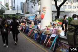 香港这里的雨伞可能有多种用途 （美国之音记者申华拍摄）