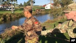 资料照片:美中两军人员在美国俄勒冈州开展灾难管理交流活动(2017年11月18日)