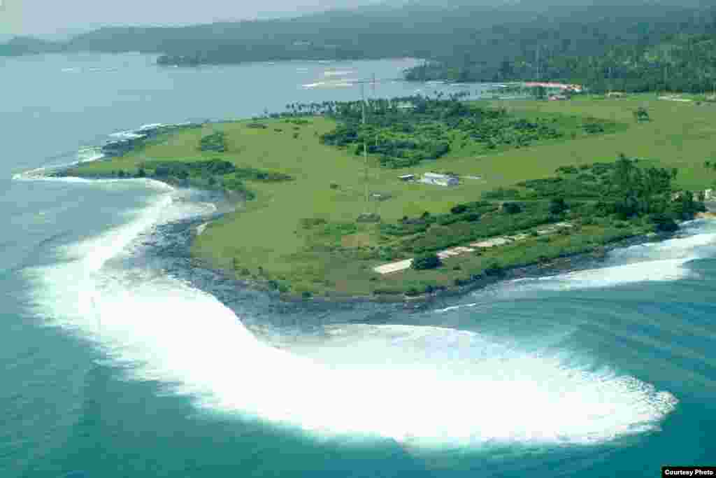 圣多美和普林斯比的绿茵草毯上有美国之音广播站。 该国总理特罗瓦达接受新华社采访时说:“欢迎中国企业到圣普投资,圣普将致力于通过法律机制保障投资。他还建议,两国政府通过文化交流、旅游推介和媒体宣传拉近两国人民距离,增加彼此了解。他说,圣普方面已给予中国公民落地签证待遇,欢迎中国朋友到圣普参观游览。”