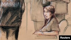 擅闯海湖庄园的中国女子张玉婧参加听证的法庭素描。(2019年4月8日)