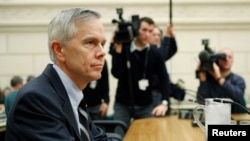 2009年时任加拿大驻华大使的马大维在加拿大议会作证(路透社)