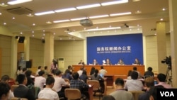 中国国新办在北京召开新闻发布会,发布新疆白皮书(美国之音东方拍摄)