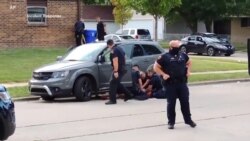 威斯康辛警方打伤黑人男子后 示威者再次呼吁警察改革 威斯康辛警方打伤黑人男子后 示威者再次呼吁警察改革