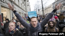 资料照片:俄罗斯反对派领袖纳瓦尔尼在莫斯科参加一次集会。(2018年6月28日)
