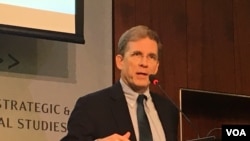 美国国务院亚太副助卿帕特里克·墨菲2019年4月9日在华盛顿智库《台湾关系法》40周年研讨会上发表讲话(美国之音锺辰芳拍摄)