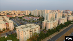 距离安哥拉首都罗安达30公里的基兰巴城由中国中信集团(CITIC)开发,总投资高达35亿美元,覆盖面积30.5平方公里,计划容纳超过20万居民。(美国之音/纽萨·席尔瓦)