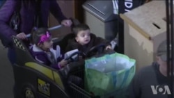 美国人为感恩节大餐做好准备 美国人为感恩节大餐做好准备