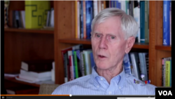 亚洲协会美中关系中心主任、中参馆出版人夏伟(美国之音章真拍摄)