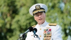 美国海军上将温尼菲尔德(Admiral Sandy Winnefeld)2015年7月31日在退役仪式上发言(美国国防部照片)
