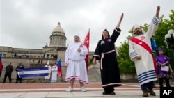 2012年4月21日,美国三K党成员在肯塔基州举行集会。(资料照片)