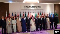 ဆီးရီးယားအရေး ဆွေးနွေးရန်အတွက် ဆော်ဒီနိုင်ငံခြားရေးဝန်ကြီး Faisal bin Farhan ရဲ့ ဖိတ်ကြားချက်နဲ့ အရှေ့အလယ်ပိုင်းနှင့် ဥရောပမှ ထိပ်တန်းသံတမန်များ ဆော်ဒီနိုင်ငံ Riyadh မြို့တော်မှာ တွေ့ဆုံ (Photo by Fayez NURELDINE / AFP)