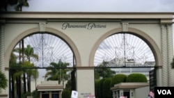 洛杉矶的派拉蒙片厂正门(美国之音国符拍摄)