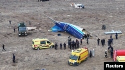 阿塞拜疆航空公司一架客机在哈萨克斯坦阿克套市附近坠毁。(2024年12月25日)