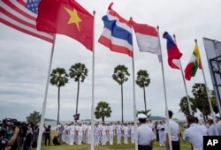 美国海军军人在泰国东部一个海军基地举行东盟-美国海上演习开幕式。(2019年9月2日)