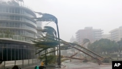 飓风“艾玛”裹挟着狂风暴雨,猛扑佛罗里达州。(2017年9月10日)