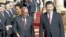 Presiden Afrika Selatan Jacob Zuma (kiri) menyambut tamunya Presiden China Xi Jinping di Pretoria, Rabu (2/12).