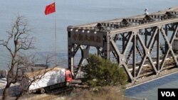 对朝贸易物资从这里运往朝鲜(美国之音张楠拍摄)