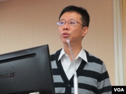台湾执政党民进党立委张宏陆 (美国之音张永泰拍摄)