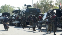 缅甸军方装甲车部署在首都内比都(路透社2021年2月15日)