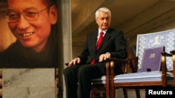 刘晓波被授予2010年诺贝尔和平奖,中国当局禁止他本人和家人前往奥斯陆领奖。