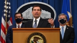 美国司法部负责国家安全事务的助理部长约翰·C·德默斯(John C. Demers,中)是“中国行动计划”的核心人物(法新社)