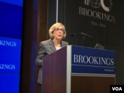 美国前商务部长富兰克林在布鲁金斯学会发表主题演讲 (美国之音莉雅拍摄)