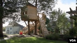 父母亲送给迈卡的树屋