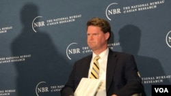 美国国防部助理部长薛瑞福(Randy Schriver) 2019年6月19日出席一场研讨会(美国之音黎堡)