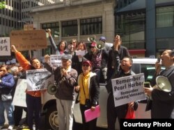 示威者呼口号(李竟芬提供)