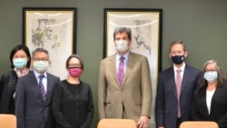 第二届美台“经济繁荣伙伴对话”华盛顿时间2021年11月22日晚间、台北时间23日在早上在两地通过视频方式举行,右3为美方主谈者副国务卿费尔南德斯(台湾外交部照片)