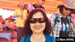 高雄市自闭症协进会理事长宗念华赞扬军方邀请儿童们认识国防 (美国之音黎堡摄)