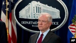 美国司法部长杰夫·塞申斯在司法部记者会上(2017年7月20日)