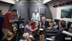 马蒂斯2018年6月24日启程访华第一程先飞阿拉斯加(美国国防部照片)