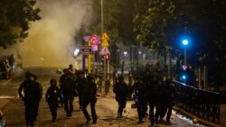 ရဲပစ်ခတ်လို့ သေဆုံးသူ လူငယ်ကိစ္စ ပါရီမှာဆန္ဒပြပွဲ ပြင်းထန် ရဲပစ်ခတ်လို့ သေဆုံးသူ လူငယ်ကိစ္စ ပါရီမှာဆန္ဒပြပွဲ ပြင်းထန်