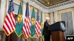 Союзники України зосереджуються на пошуку шляху використання російських активів зараз, коли Росія може бачити сигнали втоми від союзників України, каже Єллен. Фото Міністерка фінансів США Дженет Єллен під час пресконференції у Вашингтоні, 16 квітня 2024 року