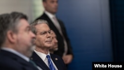 资料照片:美国财政部长贝森特在白宫参加记者会。(2025年6月27日)