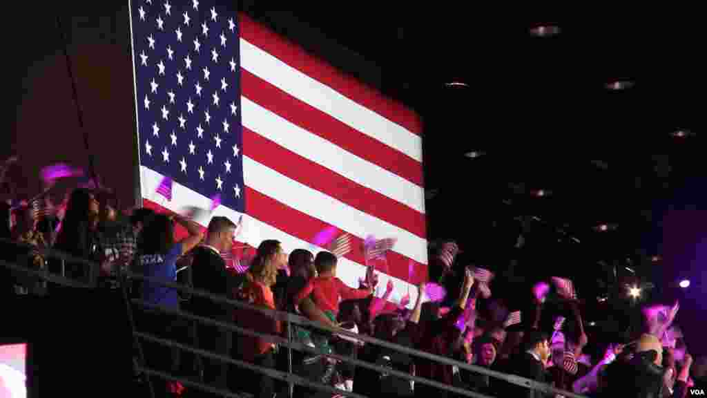 奥巴马芝加哥竞选总部的人群(美国之音 金刀拍摄)