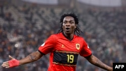 Mabululu celebra o golo que lhe valeu o prémio no jogo entre Angola e Namibia no Estádio da Paz, em Bouake, Costa do Marfim, 27 janeiro 2024. (Photo by KENZO TRIBOUILLARD /