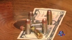 走进美国:美餐馆女侍者配枪 子弹抵小费 走进美国:美餐馆女侍者配枪 子弹抵小费