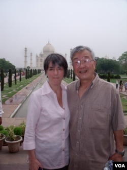 杨思安(Anne Stevenson-Yang)和中国夫婿杨致芳2015年赴印度旅游。(照片提供: 杨思安)