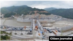 位于老挝三亚布里省湄公河上的一座水电站大坝 。(资料照片)